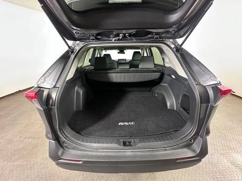 Used 2022 Toyota RAV4 XLE w/ Carpet Mat Package (TMS) AWD/4WD image 13