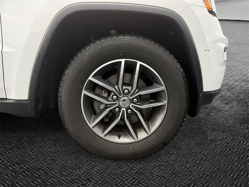 Used 2018 Jeep Grand Cherokee Limited image 11