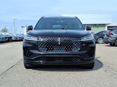 Used 2025 Lincoln Aviator Black Label w/ Jet Appearance Package AWD/4WD image 2
