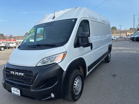 Used 2024 RAM ProMaster 2500 w/ Convenience Group FWD image 3