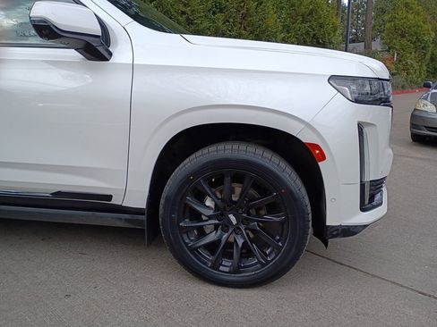 Used 2023 Cadillac Escalade ESV Sport Platinum image 2