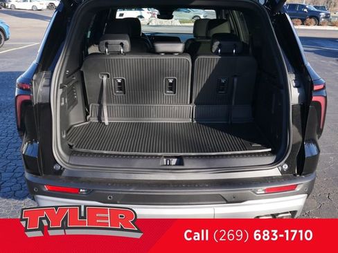 New 2026 Chevrolet Traverse LT w/ Driver Confidence Package AWD/4WD image 16