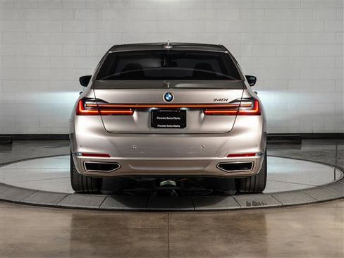 Used 2021 BMW 740i w/ Premium Package RWD image 10