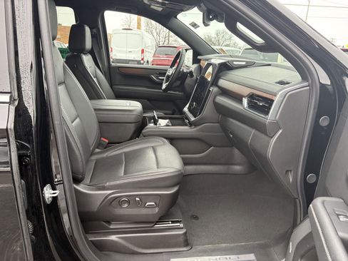 Used 2025 GMC Yukon Denali image 19