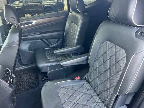 Used 2025 Volkswagen Atlas SEL Premium R-Line AWD/4WD image 21