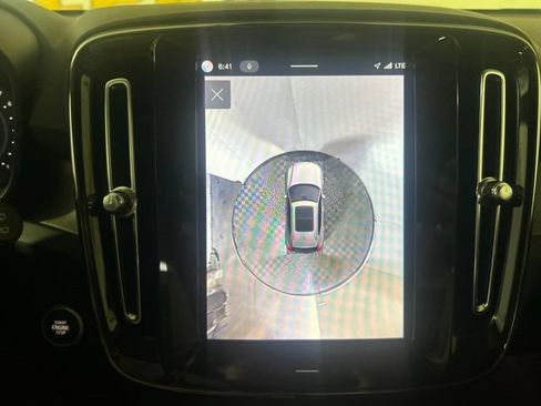 Used 2025 Volvo XC40 B5 Plus AWD/4WD image 27