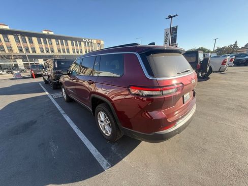 Used 2025 Jeep Grand Cherokee L Laredo image 4