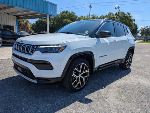 Used 2024 Jeep Compass Limited w/ Elite Group AWD/4WD image 8