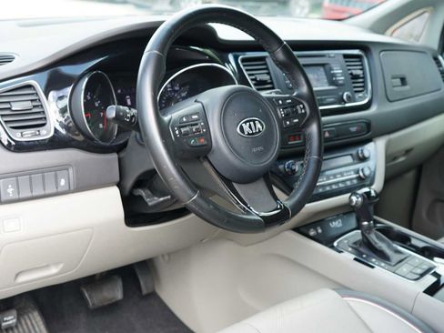 Used 2016 Kia Sedona EX FWD image 8