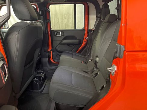Certified 2020 Jeep Gladiator Overland w/ LED Lighting Group image 21