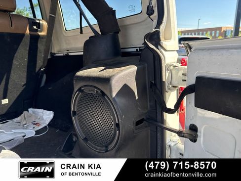 Used 2013 Jeep Wrangler Unlimited Sahara w/ Connectivity Group AWD/4WD image 16
