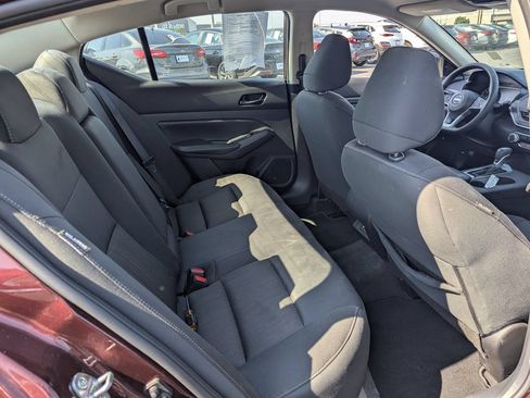 Used 2025 Nissan Altima 2.5 SV FWD image 31