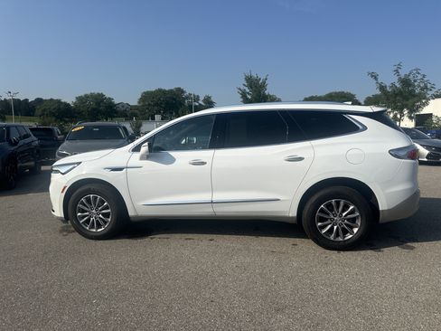 Used 2024 Buick Enclave Essence AWD/4WD image 6