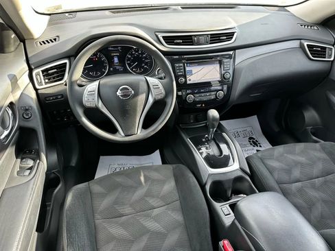 Used 2016 Nissan Rogue SV w/ SV Premium Package image 3