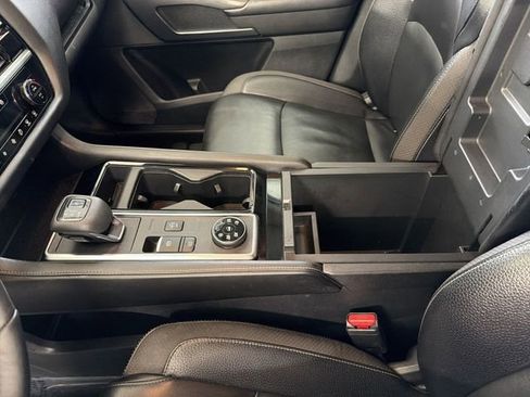 Used 2022 Nissan Pathfinder SL w/ SL Black Package image 26