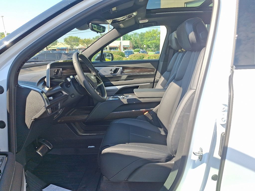 New 2027 Cadillac Vistiq Luxury w/ LPO, Floor Liner Package AWD/4WD image 6