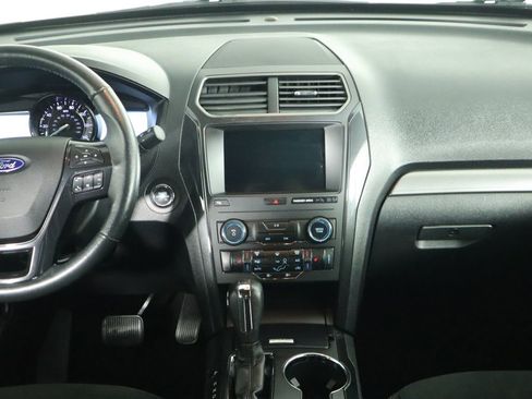 Used 2019 Ford Explorer XLT w/ Equipment Group 202A image 14