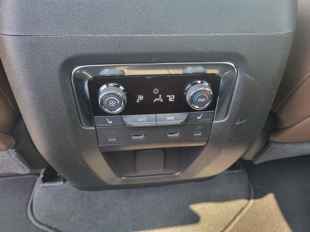 Used 2025 Chevrolet Suburban High Country AWD/4WD image 15