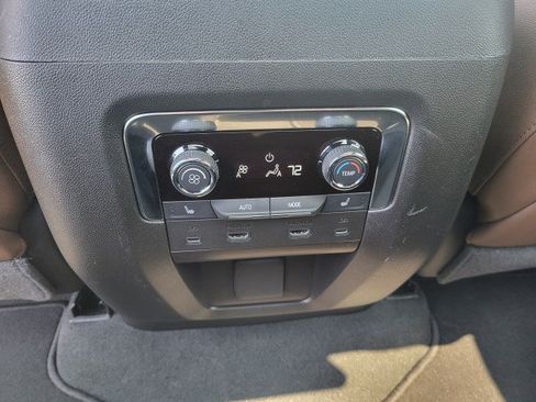 Used 2025 Chevrolet Suburban High Country AWD/4WD image 15