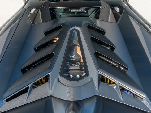Used 2020 Lamborghini Aventador SVJ AWD/4WD image 52