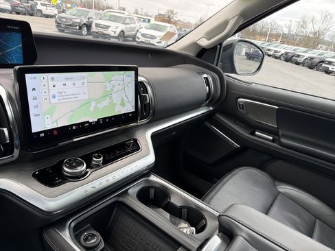 Used 2025 Ford Expedition Max Platinum w/ Driver's Package image 23