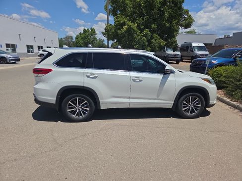 Used 2018 Toyota Highlander XLE FWD image 8