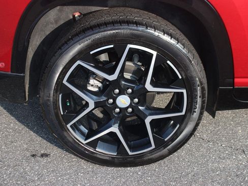 Used 2025 Chevrolet Traverse High Country AWD/4WD image 39