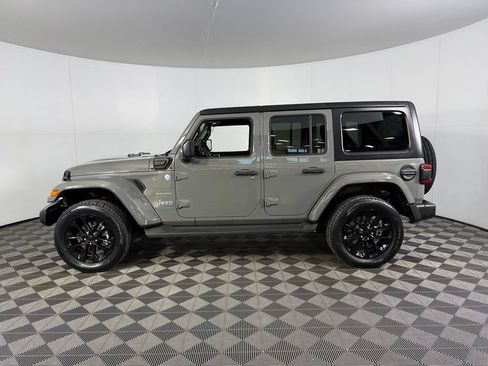 Used 2023 Jeep Wrangler Unlimited Sahara AWD/4WD image 11