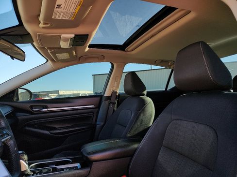 Used 2021 Nissan Altima 2.5 SV w/ SV Premium Package image 12