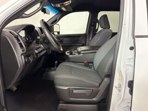 Used 2024 RAM 3500 Tradesman w/ Chrome Appearance Group AWD/4WD image 29