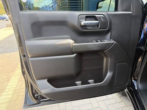 Used 2020 Chevrolet Silverado 1500 Custom w/ Custom Value Package RWD image 11