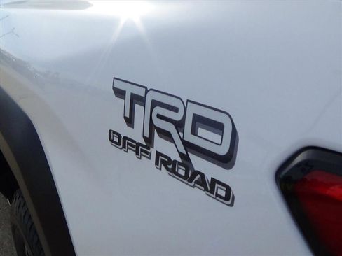 Used 2025 Toyota Tacoma TRD Off-Road image 9