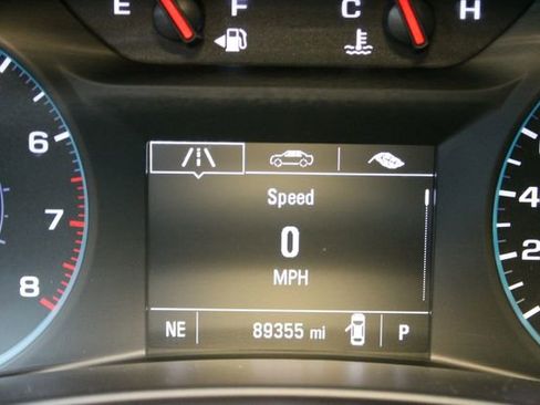 Used 2018 Chevrolet Equinox LT FWD image 24