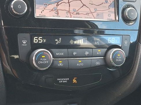 Used 2018 Nissan Rogue SV w/ Sun & Sound Touring Package AWD/4WD image 17
