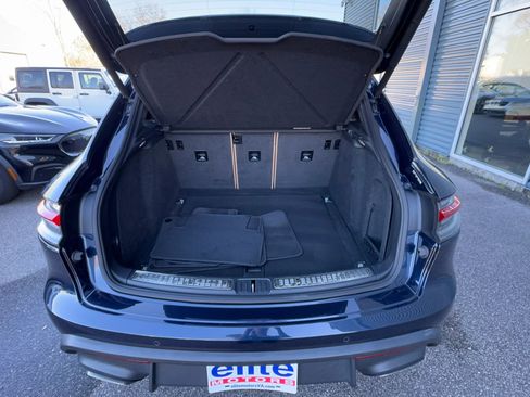 Used 2022 Porsche Macan Sport Edition w/ Premium Package Plus image 9