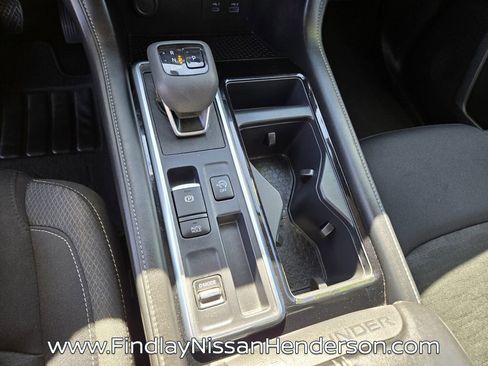 Used 2024 Nissan Pathfinder SV FWD image 31