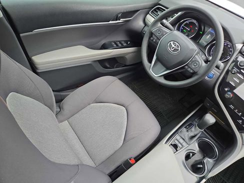 Used 2020 Toyota Camry LE image 16