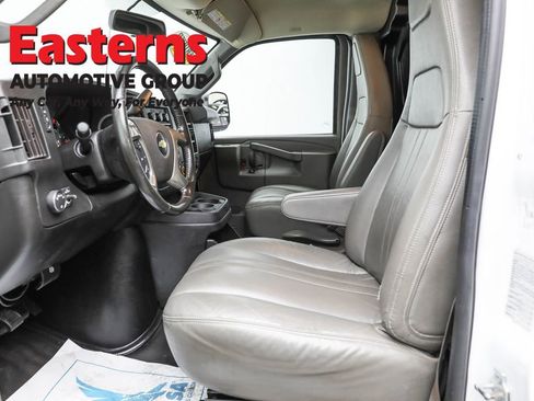 Used 2018 Chevrolet Express 2500 w/ Driver Convenience Package RWD image 14