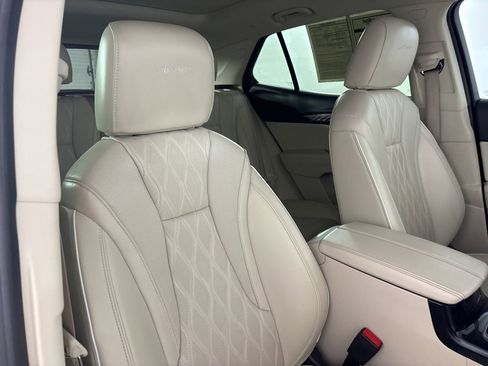 Used 2023 Buick Envision Avenir image 28