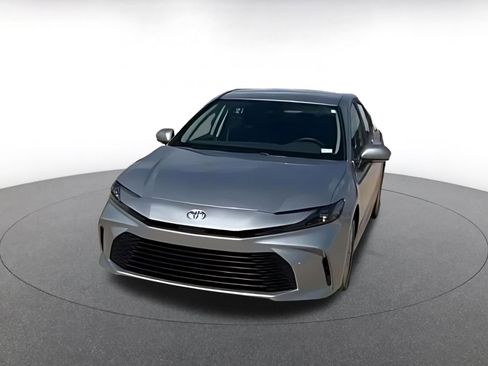 Used 2025 Toyota Camry LE image 16