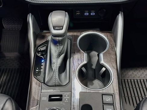 Certified 2026 Toyota Highlander Limited AWD/4WD image 14