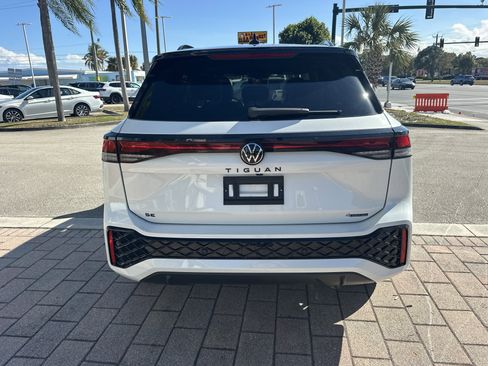 New 2026 Volkswagen Tiguan SE R-Line image 7