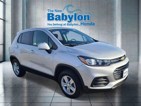 Used 2022 Chevrolet Trax LS w/ Tint and Cruise Package image 6