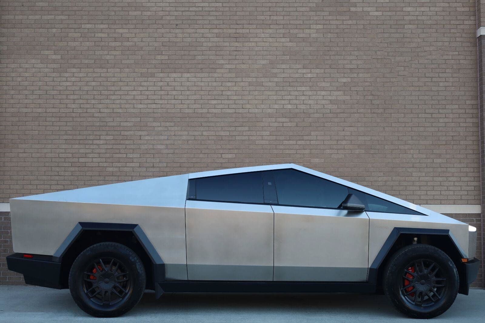 Used 2024 Tesla Cybertruck AWD Crew Cab image 3