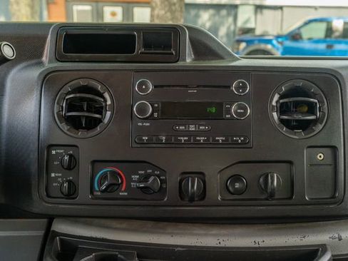 Used 2014 Ford E-350 and Econoline 350 XLT image 26