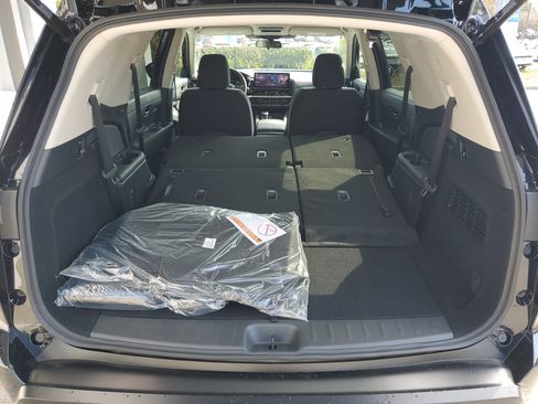 New 2026 Nissan Pathfinder SV image 5