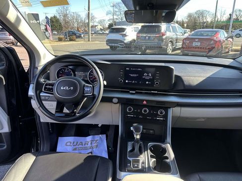 Used 2022 Kia Carnival LX image 16