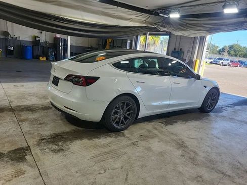 Used 2019 Tesla Model 3 Standard Range Plus image 4