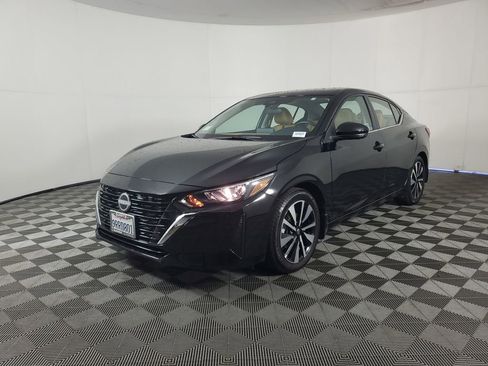 Used 2024 Nissan Sentra SV w/ SV Premium Package image 8