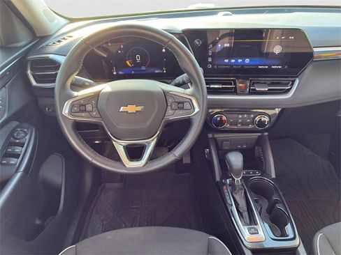 Used 2024 Chevrolet TrailBlazer LT w/ LT Cold Weather Package image 15